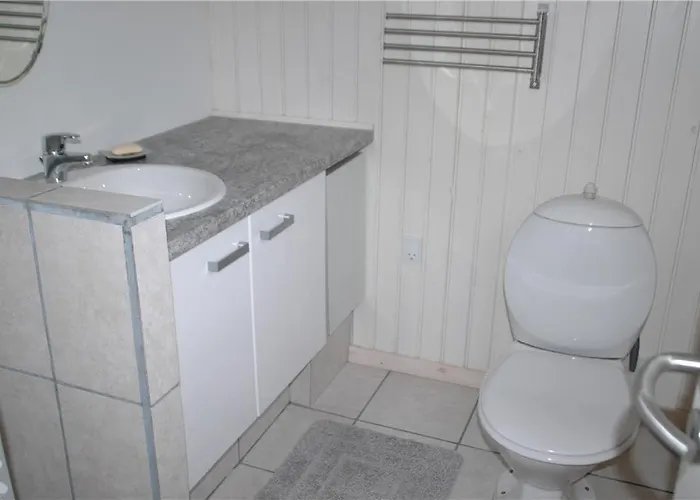 Awesome In With 3 Bedrooms *